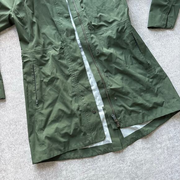 $450 QOR Women’s Green Technical Rain Jacket - Picture 2 of 7